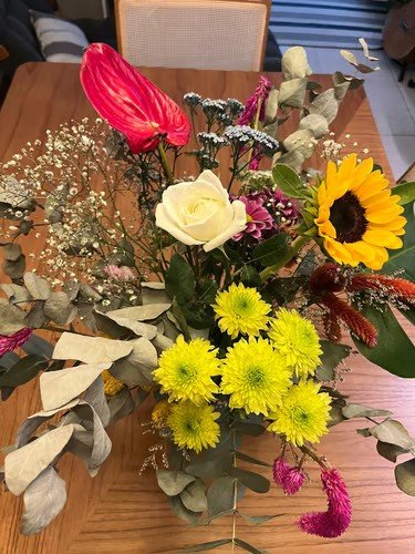 Arranjo rústico com flores do campo